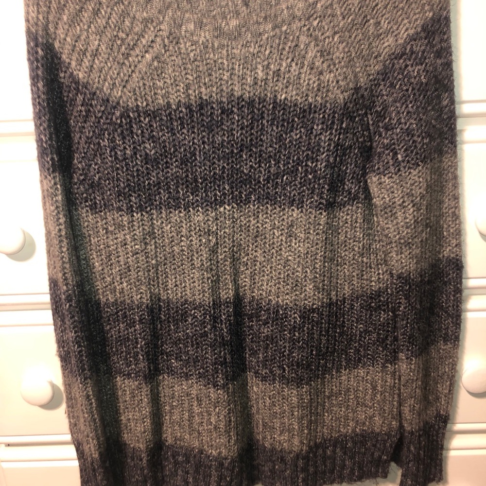 American Eagle Women’s Knit Sweater - Size Medium - Picture 2 of 3